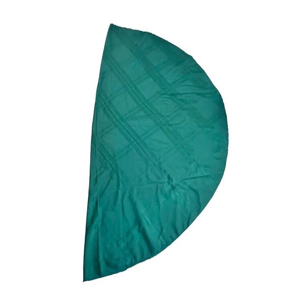 Hunter Green Round Holiday Tablecloth – Fits 6–8 Seat Table (70” Round) - Picture 8 of 16